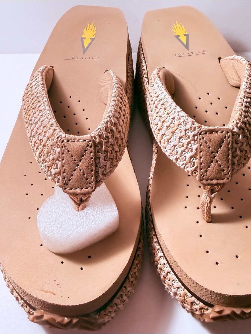 Volatile Women’s Beige Woven Platform Thong Sandal slip on wedges nude  nwb sz 7